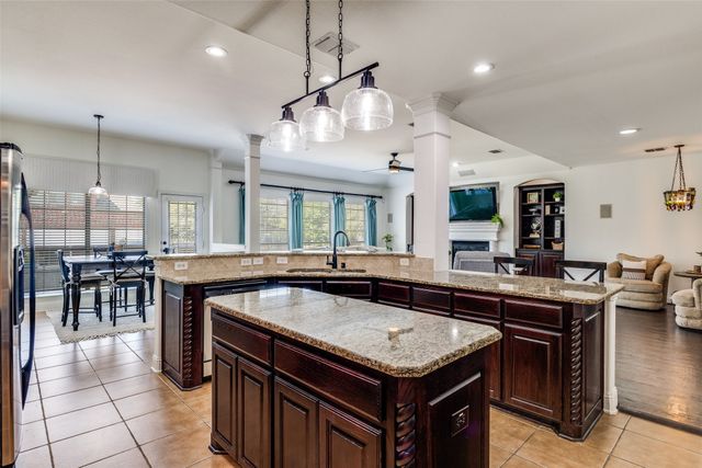 400 S Hampton Court, Lewisville, TX 75056