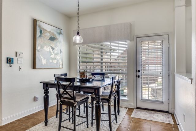 400 S Hampton Court, Lewisville, TX 75056