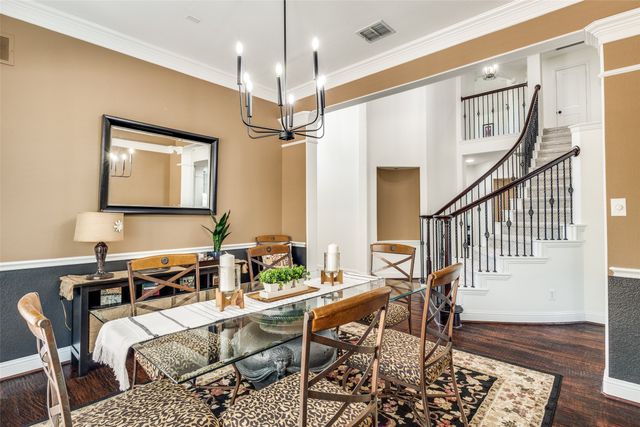 400 S Hampton Court, Lewisville, TX 75056