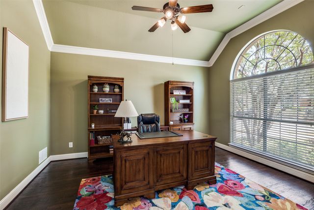 400 S Hampton Court, Lewisville, TX 75056