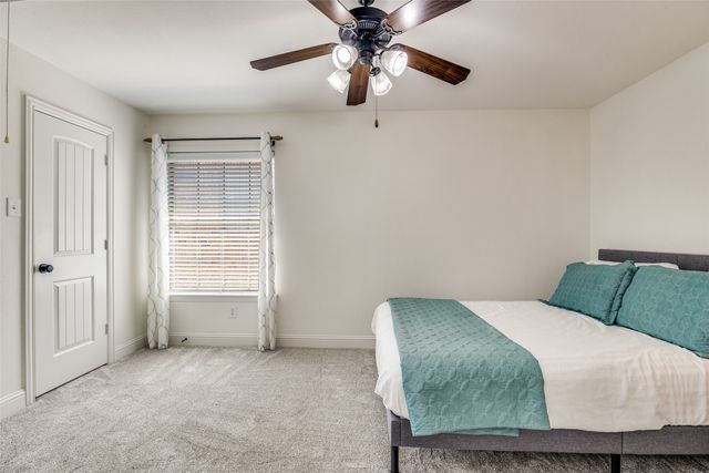 400 S Hampton Court, Lewisville, TX 75056