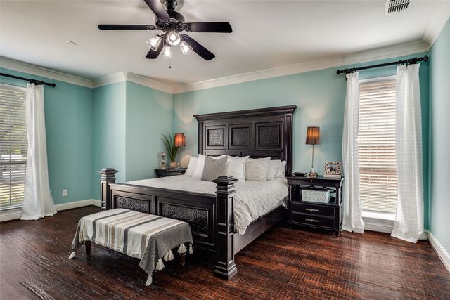 400 S Hampton Court, Lewisville, TX 75056