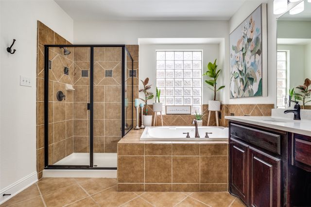 400 S Hampton Court, Lewisville, TX 75056