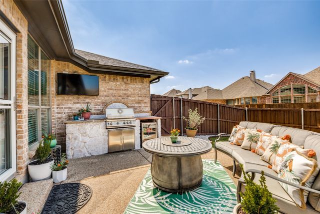 400 S Hampton Court, Lewisville, TX 75056