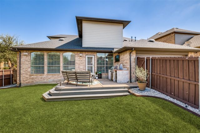 400 S Hampton Court, Lewisville, TX 75056