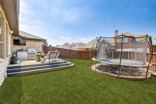 400 S Hampton Court, Lewisville, TX 75056