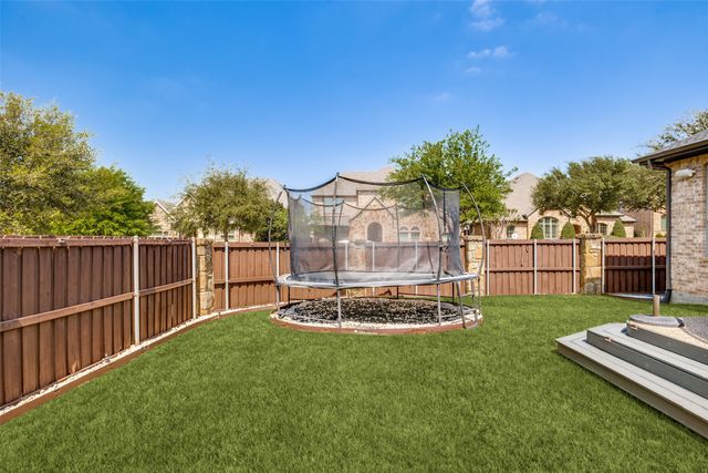 400 S Hampton Court, Lewisville, TX 75056