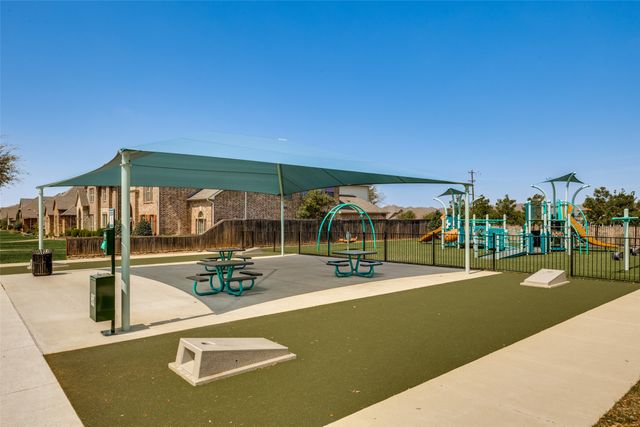 400 S Hampton Court, Lewisville, TX 75056