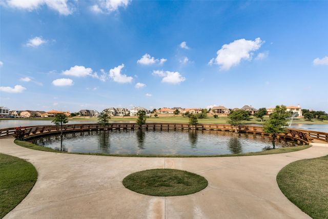 400 S Hampton Court, Lewisville, TX 75056