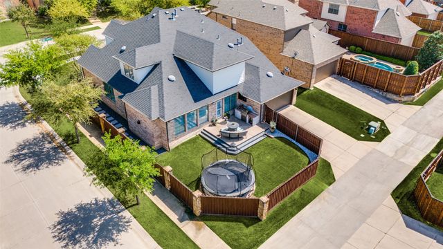 400 S Hampton Court, Lewisville, TX 75056