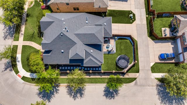 400 S Hampton Court, Lewisville, TX 75056