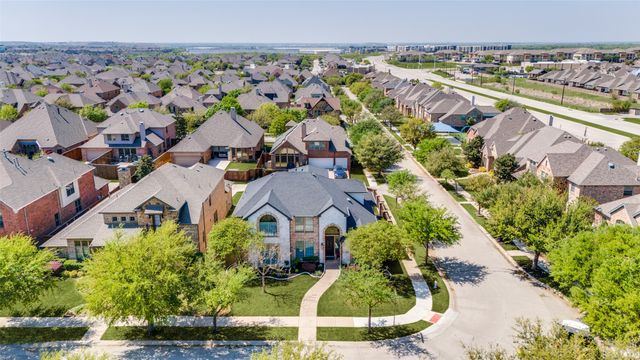 400 S Hampton Court, Lewisville, TX 75056