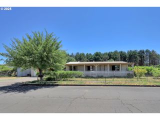 4939 MORELY Loop, Eugene, OR 97402