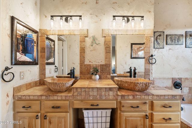 1437 E GLENHAVEN Drive, Phoenix, AZ 85048