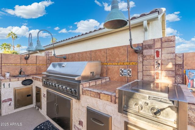 1437 E GLENHAVEN Drive, Phoenix, AZ 85048