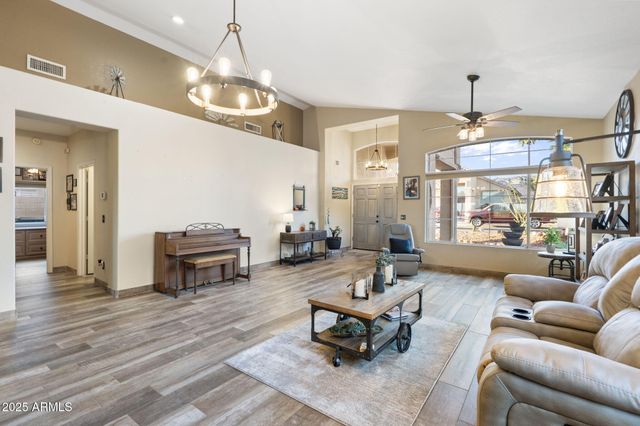 1437 E GLENHAVEN Drive, Phoenix, AZ 85048