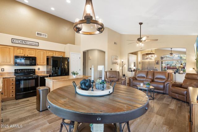 1437 E GLENHAVEN Drive, Phoenix, AZ 85048