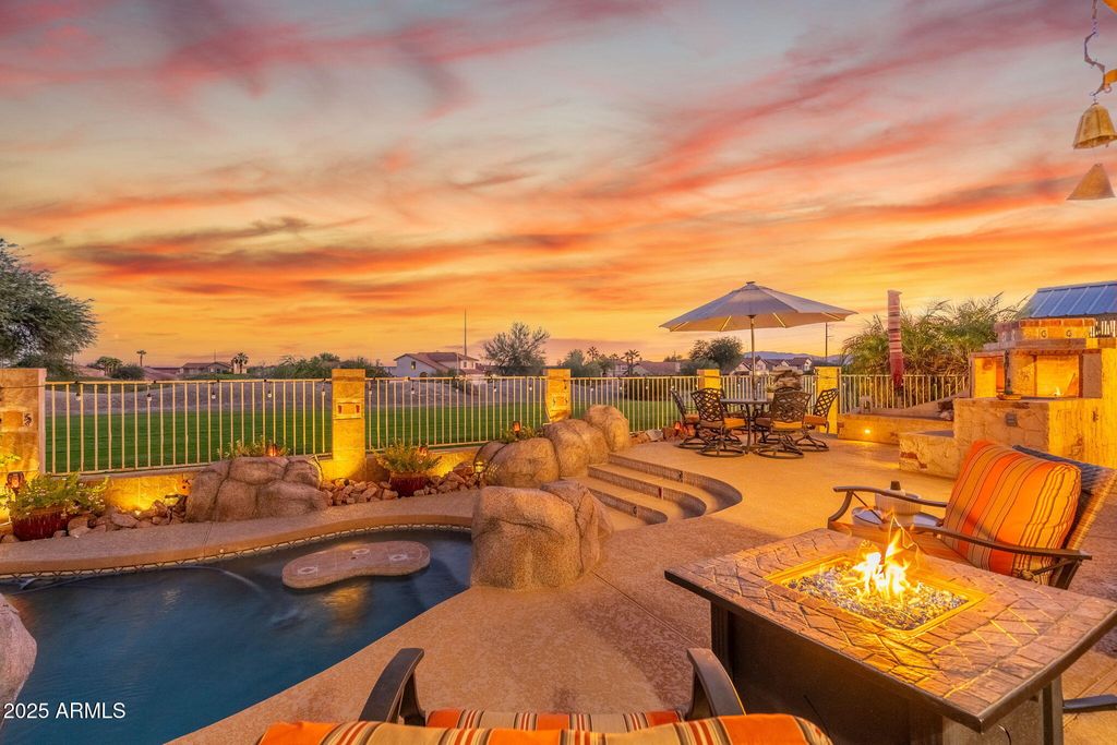 1437 E GLENHAVEN Drive, Phoenix, AZ 85048