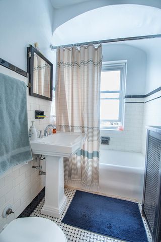 1217 W GRANVILLE Avenue 2B, Chicago, IL 60660