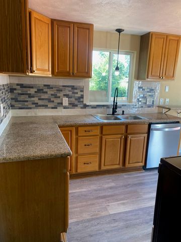 5801 N Wall St, Spokane, WA 99205