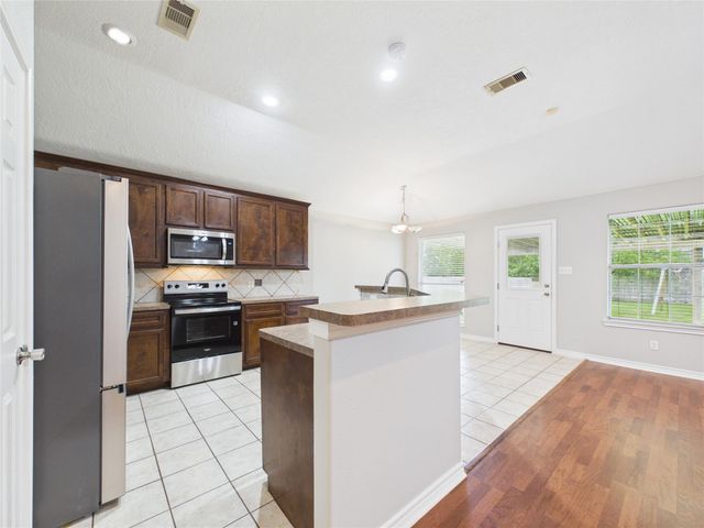 13131 7th Street, Santa Fe, TX 77510