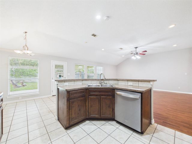 13131 7th Street, Santa Fe, TX 77510