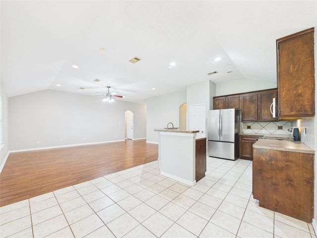 13131 7th Street, Santa Fe, TX 77510