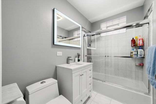 3448 W 73rd Place, Chicago, IL 60629