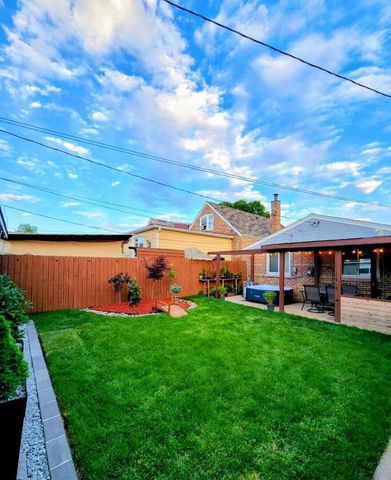 3448 W 73rd Place, Chicago, IL 60629