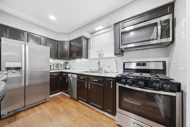 3448 W 73rd Place, Chicago, IL 60629