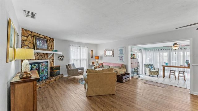 422 WILLOW RUN, Lakeland, FL 33813