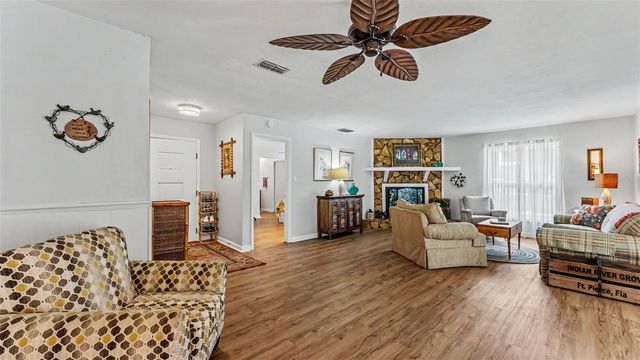 422 WILLOW RUN, Lakeland, FL 33813