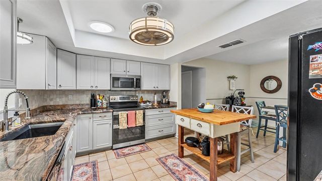 422 WILLOW RUN, Lakeland, FL 33813