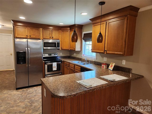 1404 W Mauney Avenue, Gastonia, NC 28052