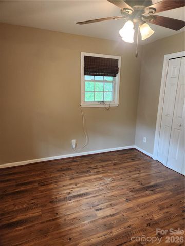 1404 W Mauney Avenue, Gastonia, NC 28052