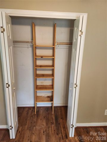 1404 W Mauney Avenue, Gastonia, NC 28052