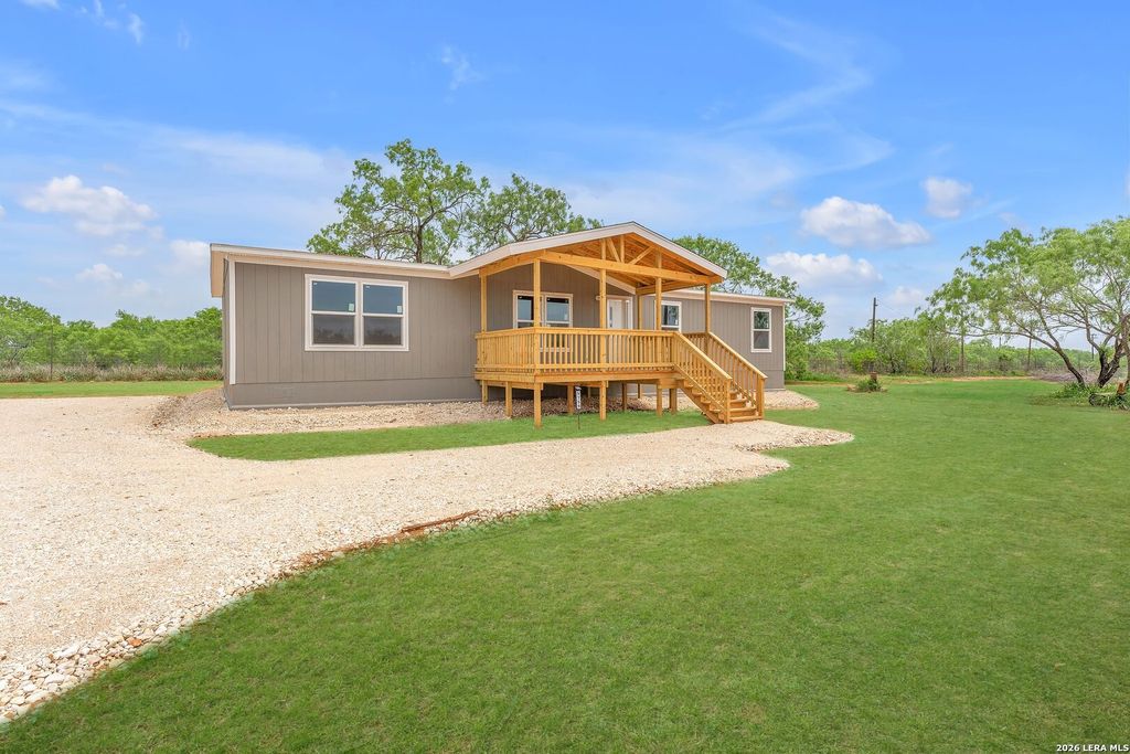 2711 FM 1332, Jourdanton, TX 78026