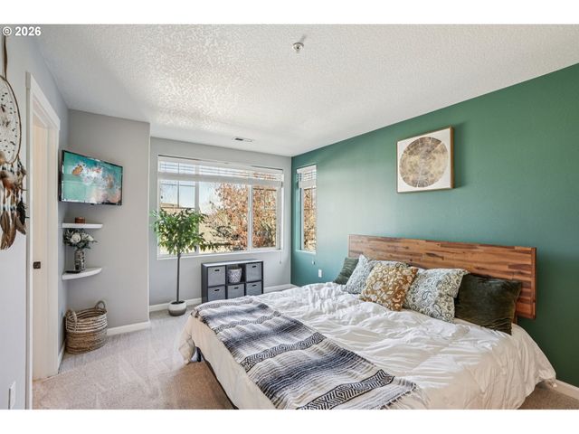 10739 Sw CANTERBURY Ln 101, Portland, OR 97224