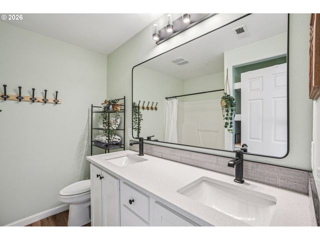 10739 Sw CANTERBURY Ln 101, Portland, OR 97224