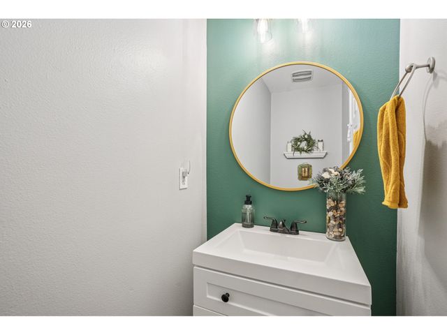 10739 Sw CANTERBURY Ln 101, Portland, OR 97224