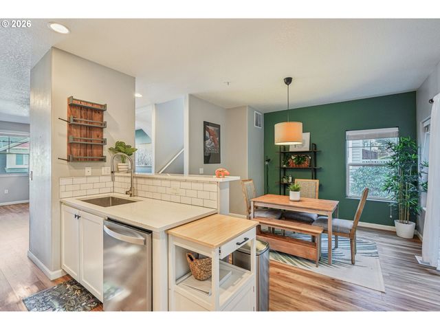 10739 Sw CANTERBURY Ln 101, Portland, OR 97224