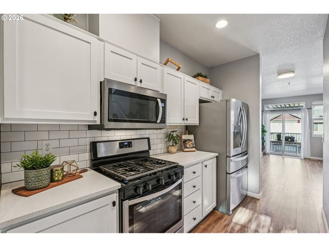 10739 Sw CANTERBURY Ln 101, Portland, OR 97224
