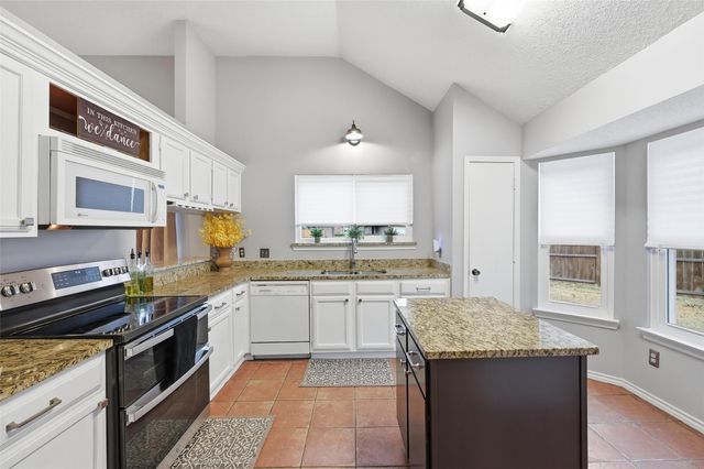 4803 Hollow Tree Court, Arlington, TX 76018