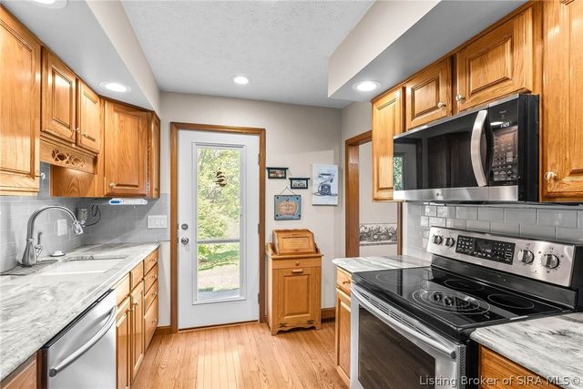 4013 Scenic Valley Road, Floyds Knobs, IN 47119