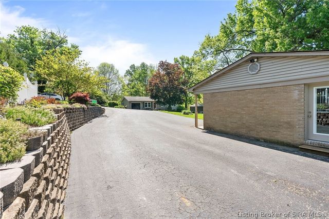 4013 Scenic Valley Road, Floyds Knobs, IN 47119