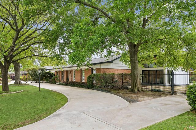 1902 Chimney Rock Road, Houston, TX 77056