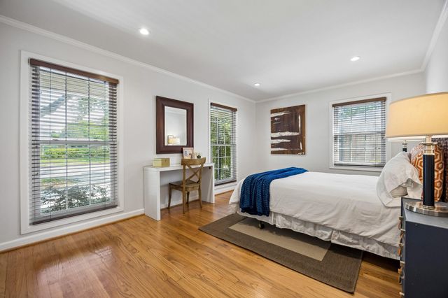 1902 Chimney Rock Road, Houston, TX 77056