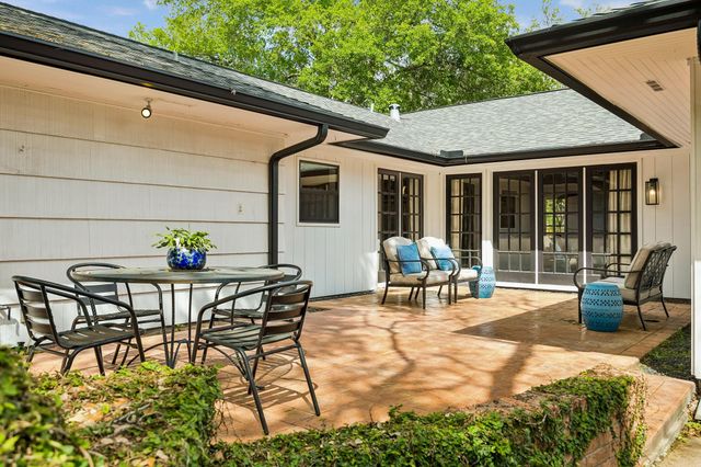 1902 Chimney Rock Road, Houston, TX 77056