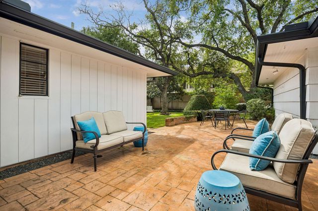 1902 Chimney Rock Road, Houston, TX 77056