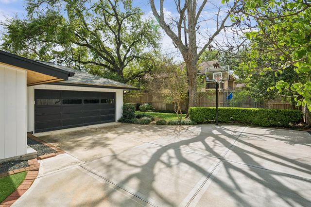 1902 Chimney Rock Road, Houston, TX 77056